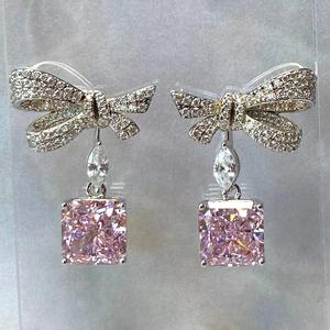 Pendientes de Oro Blanco de 14K con Diamante de Laboratorio Rosa de 5 Quilates, Corte Radiante, Diseño de Media Lazo, Elegantes y Estilosos para Fiestas, Joyería para Mujer - Product Image 4