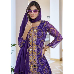 ชุดคุรตีพิมพ์ลายสีม่วงสำหรับผู้หญิงพร้อมผ้าคลุมไหล่ |   ชุดสูทงานเลี้ยงสไตล์ชาติพันธุ์สำหรับนักออกแบบ - Product Image 1