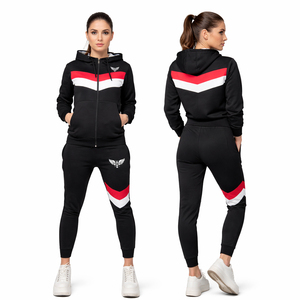 Ensemble de survêtement pour femme noir à rayures contrastées, sweat à capuche zippé et pantalon de jogging, logo personnalisé, tenue athleisure deux pièces - Product Image 1