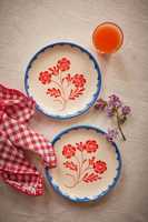 Assiette à beurre ronde en céramique, motif branche d'olivier peint à la main, style méditerranéen, bord vert, vaisselle et assiettes