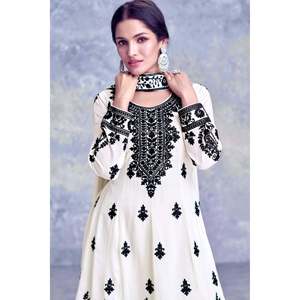 Ensemble de vêtements indiens et pakistanais de créateur avec broderie de sequins multi-aiguilles - Product Image 5