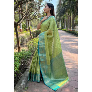 ผ้าไหมกันชีปุรัมสีเขียว ผ้าซารีแบบดั้งเดิม ทอแบบซารี  ชุดราตรี  งานทอชั้นสูง น้ำหนัก 0.65 กรัม - Product Image 1