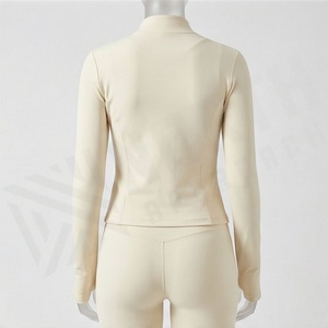 Ensemble de sport deux pièces sans coutures pour femme – Soutien-gorge de sport et leggings personnalisés pour l'entraînement, le yoga et le fitness – Tenue de sport à fort impact et flexible - Product Image 2