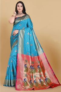 Sari Tradicional Indio de Seda Azul y Rosa con Motivo de Pavo Real para Bodas y Fiestas - Product Image 5