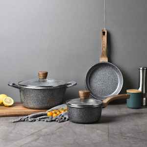 Juego de ollas y sartenes de aluminio con revestimiento antiadherente de granito, tapas de vidrio y mangos de madera. - Product Image 1