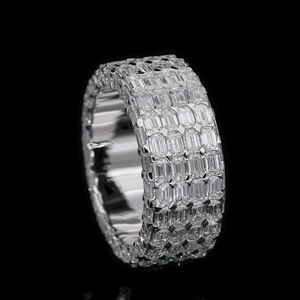 AMBER JEWELS Anillo de Eternidad Unisex de Oro Sólido de 18K con Zirconia de Corte Radiante Engastada en Puntas, Bañado en Rodio, Diseño Geométrico de Lujo - Product Image 1