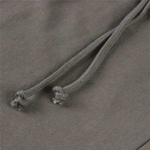 Shorts en polaire pour hommes modernes, matière polaire, taille élastique avec cordon de serrage, coupe confortable, poches latérales, pour activités sportives et usage quotidien. - Product Image 4