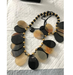 Collier en corne de buffle naturelle fait main, bijoux écologiques et tendance - Product Image 5