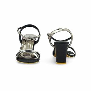 Sandale noire à talon FN6071 avec détail fantaisie - Product Image 2