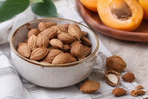 Noyaux d'abricot biologiques, sélection naturelle premium, saveur riche et noisette, adaptés aux collations, aux produits de boulangerie et aux confiseries - Product Image 2
