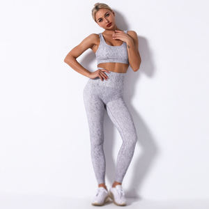 Ensemble de yoga personnalisé avec logo sur mesure pour femmes, soutien-gorge de sport respirant, leggings sans couture, vêtements de fitness et d'entraînement, vêtements de sport en gros - Product Image 6