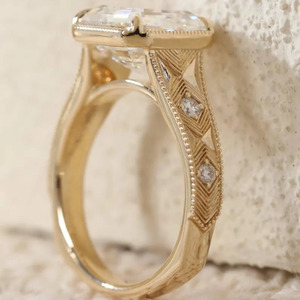 Bague de fiançailles minimaliste en or 10K avec diamant de laboratoire taille Asscher de 2,00 carats, design Milgrain, plaqué rhodium, pour mariage et fête, OM GEMS - Product Image 4