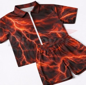 Ensemble de survêtement pour homme, streetwear d'été, imprimé graphique éclair rouge, polo à col zippé et short à taille élastique, vêtements pour homme - Product Image 1