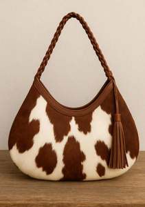 กระเป๋าหนังวัวแบบโฮโบ: หนังมีขนพร้อมหูจับหนังถักสไตล์ตะวันตก - Product Image 1