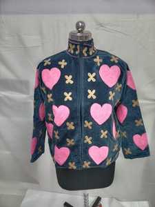 Manteau bomber matelassé réversible pour femme en velours d'hiver, broderie à motif cœur peinte à la main, extérieur en coton, doublure en polyester. - Product Image 1