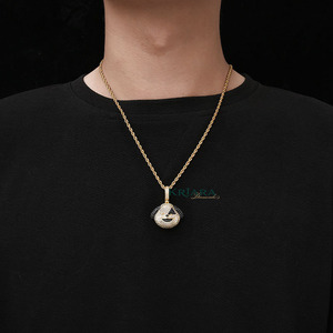 Pendentif Champignon Cartoon en Argent 925 Plaqué Rhodium et Or 18K, Style Hip Hop Unisexe avec Diamant Rond de Laboratoire, Idéal au Quotidien - Product Image 3