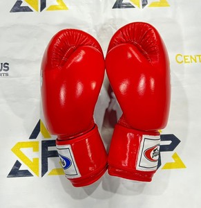 สายรัดข้อมือหนังแท้แบบ Hook & Loop สีแดง Fairtex สำหรับถุงมือชกมวยไทย คิกบ็อกซิ่ง สำหรับผู้ใหญ่ ยูนิเซ็กซ์ รุ่น CP-BG-91 - Product Image 2