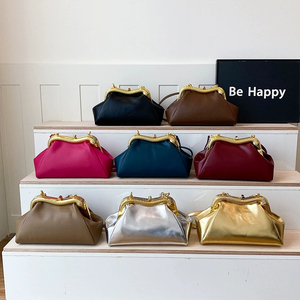 Pochette dorée métallique avec fermoir, élégante pochette de soirée pour femme, sac à main de mariage, design élégant à poignée unique, sac à main à fermoir. - Product Image 3