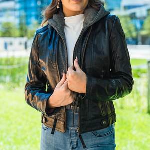 Chaquetas de Mujer con Capucha Negras con Logotipo Personalizado, Chaqueta Vintage para Invierno, Chaqueta Bomber de Cuero Genuino, Ropa Urbana - Product Image 1