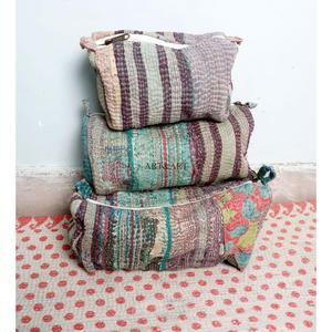 Ensemble de 3 trousses de toilette en coton kantha indien, trousse à maquillage, étui à accessoires, sac de voyage pour femme, kantha fait main - Product Image 1