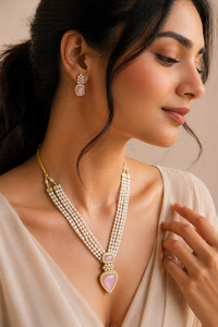 ELVORA GEMS - Collar de Lujo para Mujer con Colgante de Perla de Agua Dulce Chapado en Oro de 22K, con Cuentas y Cadena con Engaste de Bisel de Piedra Rosa en Forma de Corazón, Ideal para Bodas - Product Image 2