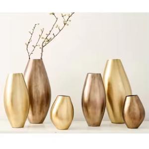 Vase à fleurs minimaliste en métal, accent décoratif chic pour table basse, présentoir pour arrangement floral - Product Image 6