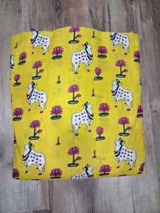 Tissu en coton biologique traditionnel imprimé à la main de Jaipur, motif ethnique vache et lotus, pour filles et garçons, vente en gros - Product Image 1