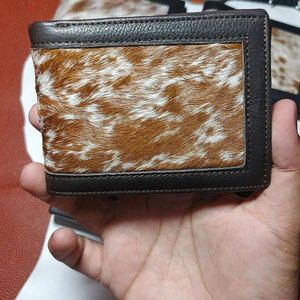 Cartera de cuero con pelo de vaca para hombre, cartera hecha a mano de cuero genuino, diseño elegante y premium. - Product Image 3