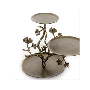 Soporte para Tartas de diseño de lujo en latón con acabado rosa, perfecto para servir chocolate en la cocina casera de Azora Industries - Product Image 4