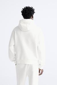เสื้อฮู้ดผู้ชายสีขาว แขนยาว สไตล์ลำลอง สีพื้น มีเชือกผูก ฮู้ดดี้ ผ้าฝ้าย 100% น้ำหนักปานกลาง ทรงปกติ เหมาะสำหรับใส่ในฤดูใบไม้ร่วง - Product Image 2