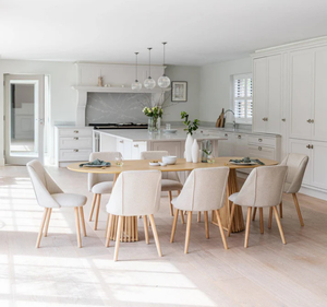 Juego de Comedor Moderno de 8 Piezas en Madera de Teca Sólida con Sillas Tapizadas, Diseño Minimalista para Hogar, Hotel y Villa - Product Image 1