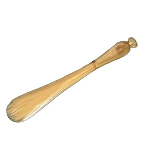 Rehausseur de chaussures en bois simple avec poignée en métal élégante, finition polie, design ergonomique pour un usage quotidien facile et confortable, en provenance d'Inde - Product Image 1