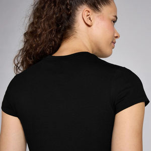 Haut court noir à manches courtes pour femme, col rond, tricoté, couleur unie, style minimaliste, coupe ajustée, à porter en toutes saisons - Product Image 5