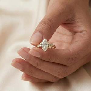 Anillo de compromiso de moissanita con corte marquesa de 1.50 CT, anillo de boda cruzado de oro de 14K, anillo de promesa de cinco piedras para aniversario - Product Image 2