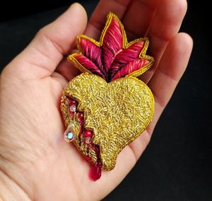 Broche Bordado con Cuentas y Cristales, Diseño Floral de Lujo, para Bodas, Marca MD HANDICRAFTS - Product Image 2
