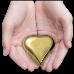 Urna de latón al por mayor con forma de corazón, pequeña urna conmemorativa para cenizas de cremación. - Product Image 5