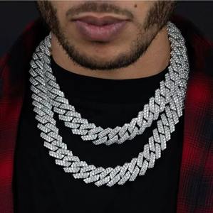 Nouvel Arrivage Collier Chaîne Cubaine de Luxe en Or et Argent Sertie de Diamants pour Soirées et Cadeaux Disponible à la Vente - Product Image 1