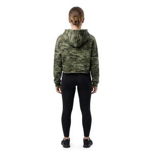 Sweat à capuche court imprimé Woodland pour femme – Vêtements d'hiver personnalisés – Sweat-shirt tendance pour femme - Product Image 2