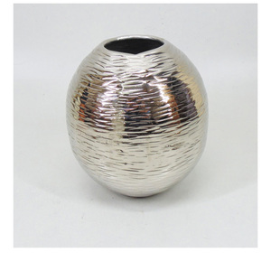 Vase floral Art Déco en verre haut de gamme avec finition brossée pour la décoration de table console de salon, décoration de la maison pour Diwali - Product Image 3