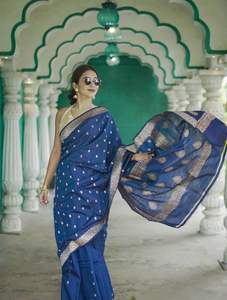 Collection de Saris Traditionnels en Lin Tissé Fantaisie pour Femmes, Saris Zari Tissés, Disponibles en Gros pour Toutes les Saisons - Product Image 5