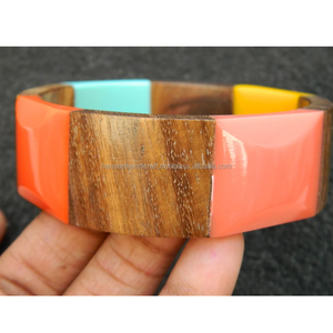 สร้อยข้อมือเรซิ่นอีพ็อกซี่ลายเส้นสีน้ำเงินหลากหลายเฉดสี ราคาประหยัด รับทำตามสั่ง - Product Image 4