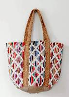 Nouveaux sacs de courses en jute écologiques offrant une alternative durable aux sacs en plastique et idéaux pour les sacs de plage pour femmes.