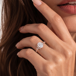 Anillo de Compromiso Gemver 1886 con Diamante Cultivado en Laboratorio de 2.00 Quilates, Corte Ovalado, Color F, Claridad VS1, con Baño de Oro Rosa de 14K para Mujer - Product Image 3
