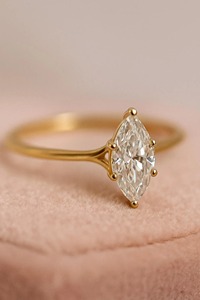 Anillo de Compromiso con Moissanita Corte Marquesa, Chapado en Oro de 18K, con Seis Puntas, Anillo de Boda Solitario para Mujer - Product Image 5