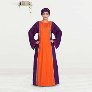 Kaftan Maxi Modeste en Rayonne pour l'Aïd, avec Empiècement Orné de Diamants Swarovski, Manches Évasées Élégantes, Design de Silhouette Gracieuse Longueur Ras du Sol - Product Image 1