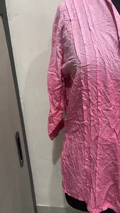 Chemise de qualité supérieure de couleur rose, col mandarin, manches trois quarts, boutonnée, plissée devant, décontractée, vêtements pour femmes de haute qualité - Product Image 4
