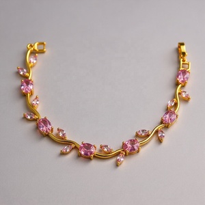 Bracelet jonc unisexe tendance en or 18 carats plaqué zircon, motif tulipe, pierre rose, collection 2026, idéal pour anniversaire - Product Image 3