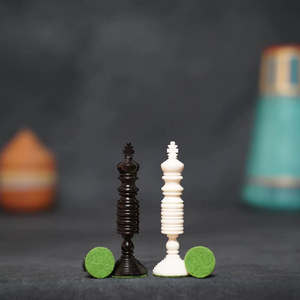 Tablero de Ajedrez Rectangular Rústico y Ecológico de ILAHI, Hecho a Mano con Madera Pura al 100%, Estilo Animal/Amor, Tamaño Personalizado - Product Image 1