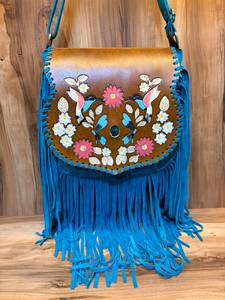 Bolso Estilo Saddle Bag con Diseño de Colibrí, Libélula y Flor Tallados y Pintados a Mano Alrededor de una Piedra Turquesa - Product Image 5