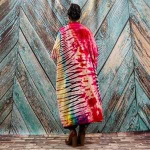 Robe kimono pour femme, dernière tendance, taille unique, avec ceinture, tissu en rayonne, tie-dye fait main, col en V profond, écologique, 1 pièce - Product Image 3